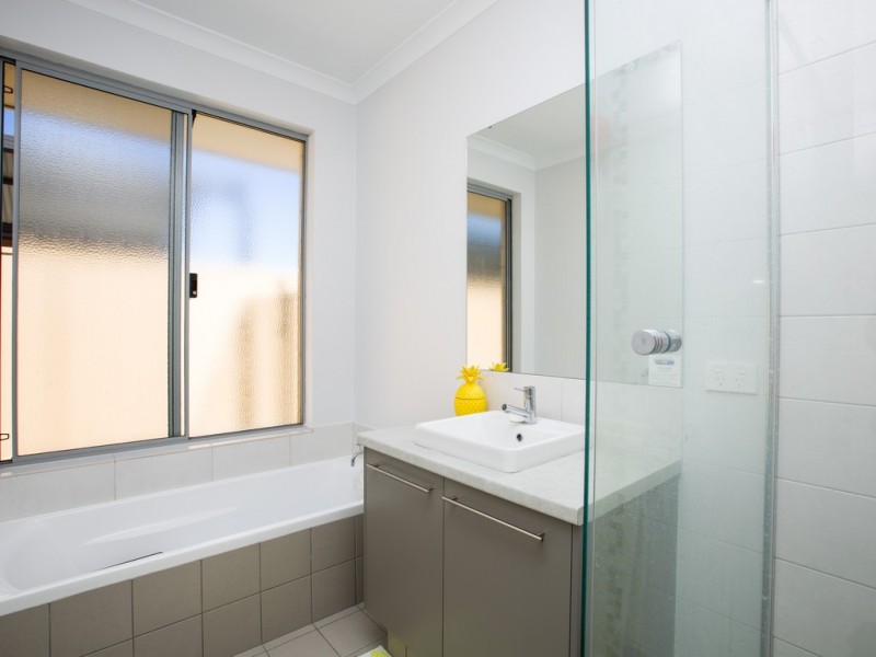 10 Lochart Road, Australind WA 6233