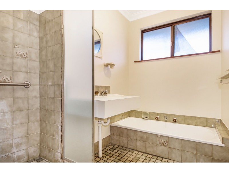 42 Jacaranda Crescent, Withers WA 6230