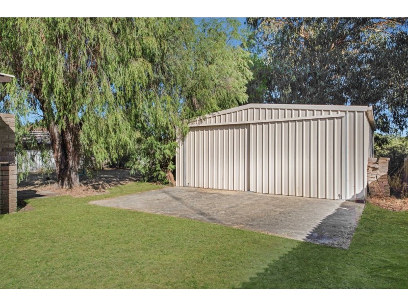 42 Jacaranda Crescent, Withers WA 6230