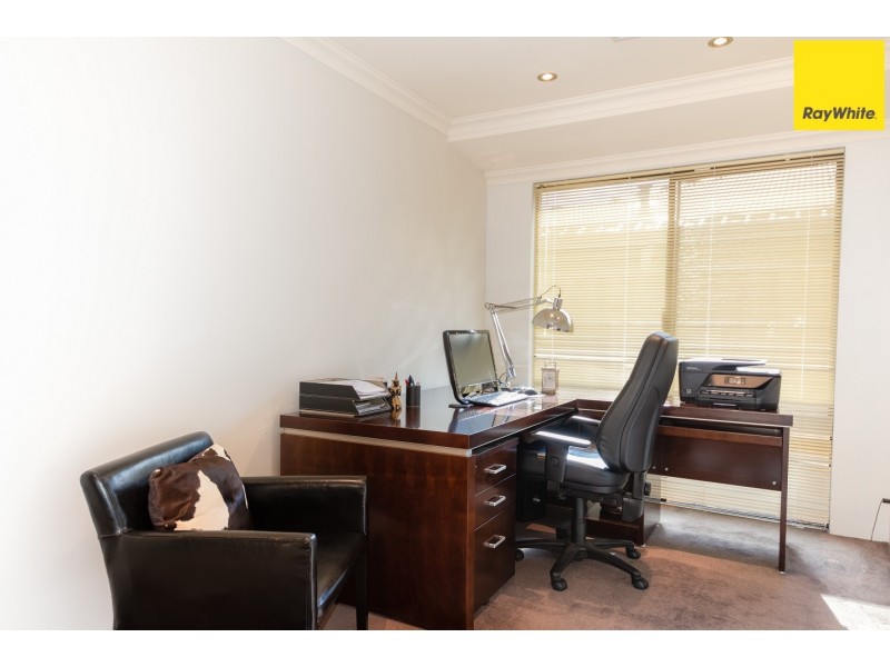 8 Possum Way, College Grove WA 6230