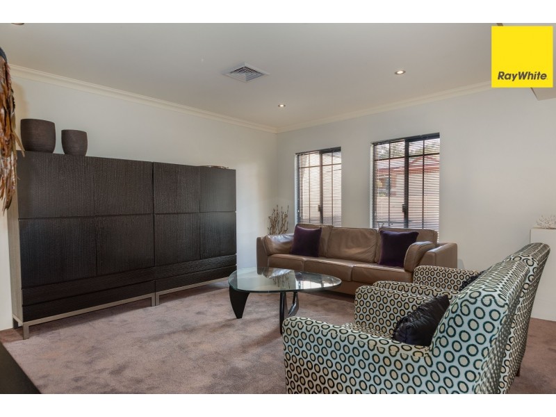 8 Possum Way, College Grove WA 6230