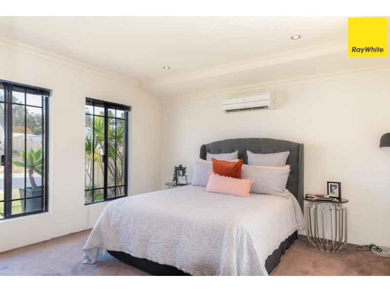 8 Possum Way, College Grove WA 6230