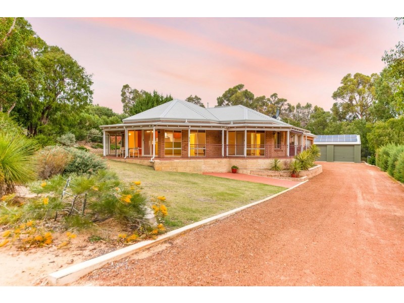 31 Maidment Pde, Dalyellup WA 6230