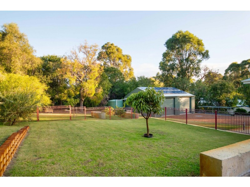 31 Maidment Pde, Dalyellup WA 6230