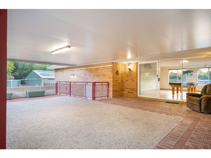 31 Maidment Pde, Dalyellup WA 6230
