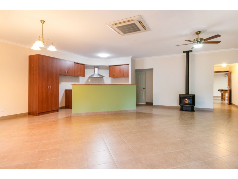 31 Maidment Pde, Dalyellup WA 6230