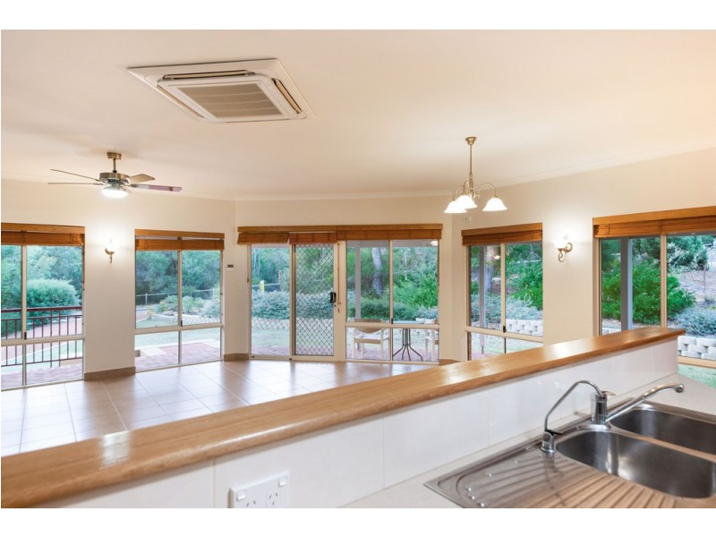 31 Maidment Pde, Dalyellup WA 6230