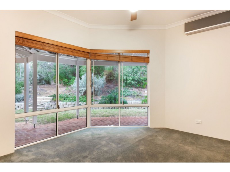 31 Maidment Pde, Dalyellup WA 6230