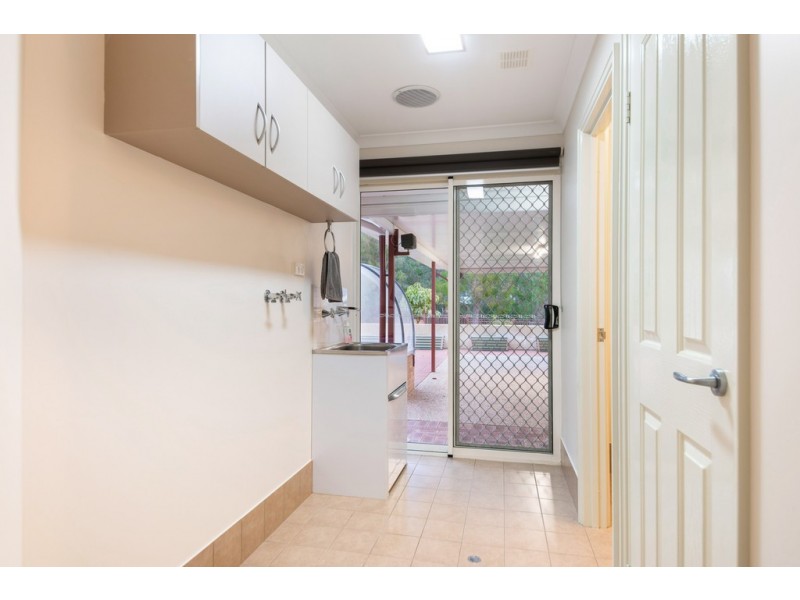 31 Maidment Pde, Dalyellup WA 6230