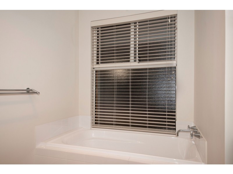 31 Maidment Pde, Dalyellup WA 6230