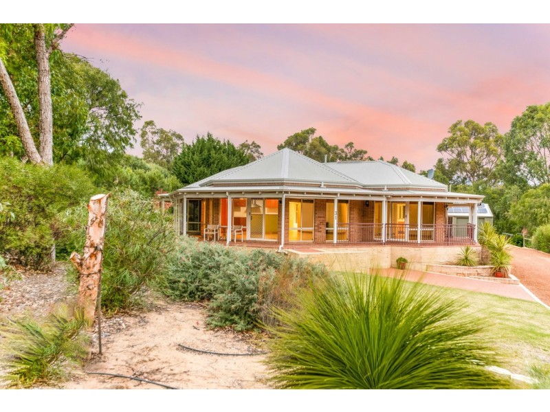 31 Maidment Pde, Dalyellup WA 6230