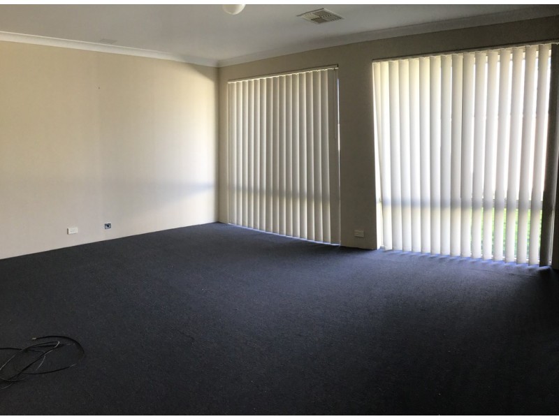 9 Blaxland Road, Dalyellup WA 6230