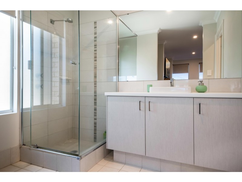 20 Charoite Street, Australind WA 6233