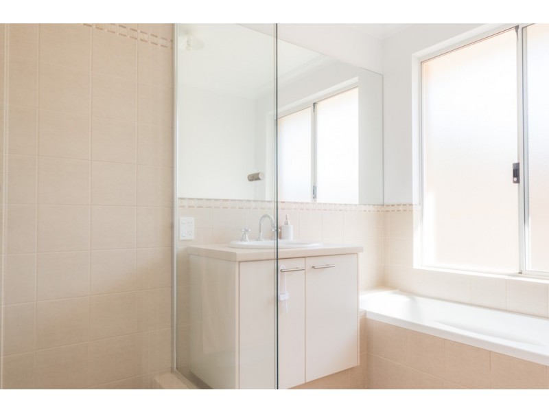 8 Claymore Loop, Dalyellup WA 6230