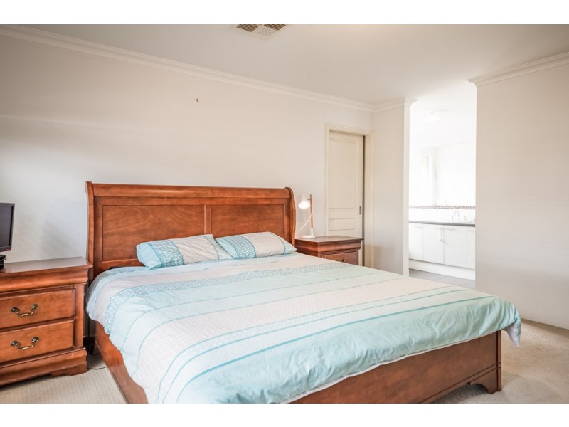 8 Claymore Loop, Dalyellup WA 6230