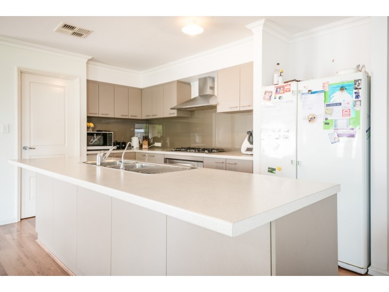 8 Claymore Loop, Dalyellup WA 6230