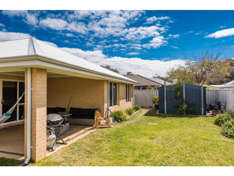 8 Claymore Loop, Dalyellup WA 6230