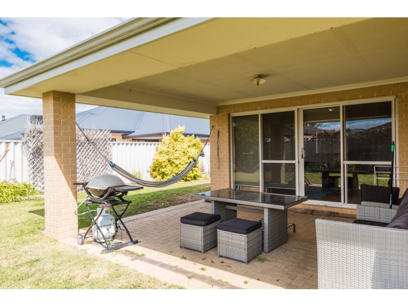 8 Claymore Loop, Dalyellup WA 6230