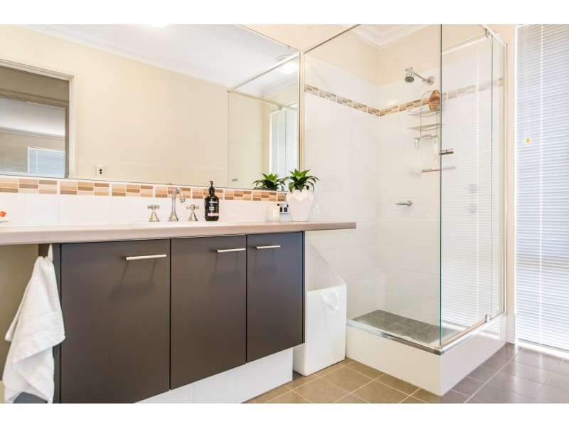 12 Sabina Way, Pelican Point WA 6230