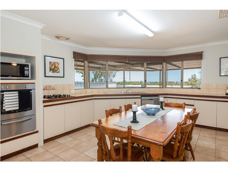 17 Barnes Avenue, Australind WA 6233
