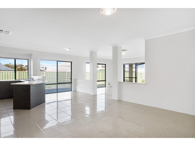 8 Priory Road, Australind WA 6233