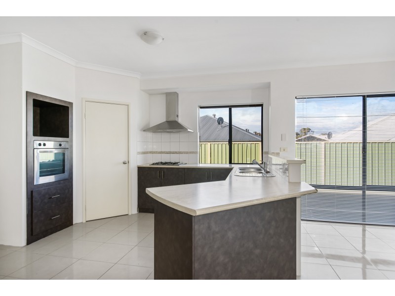 8 Priory Road, Australind WA 6233