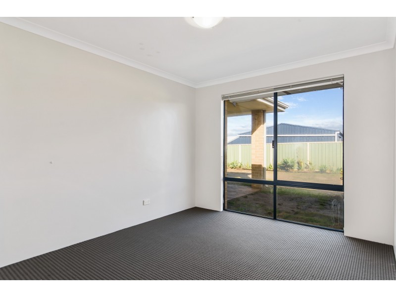 8 Priory Road, Australind WA 6233