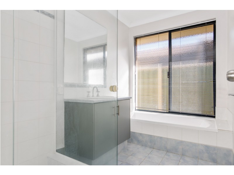 8 Priory Road, Australind WA 6233