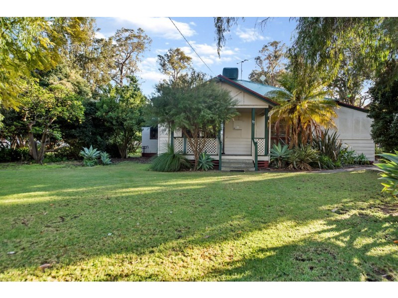 17 Colton Street, Roelands WA 6226