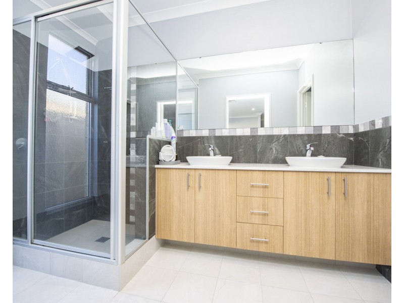 10 Hematite Way, Australind WA 6233