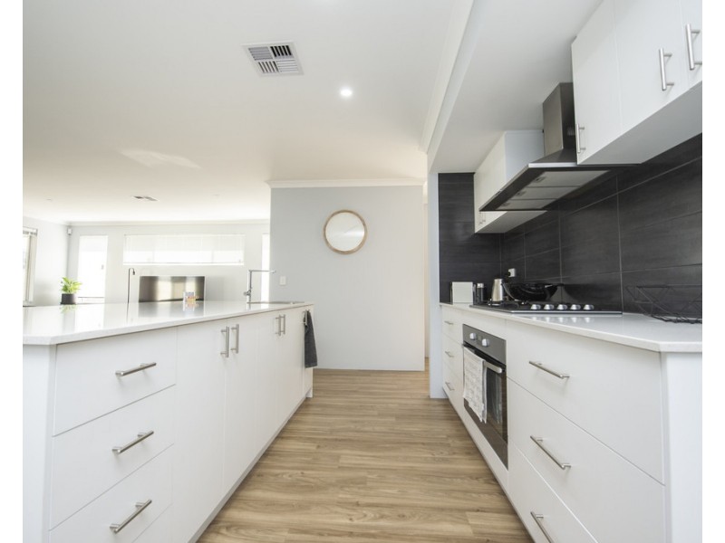 10 Hematite Way, Australind WA 6233