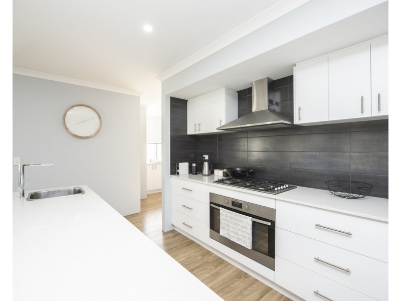 10 Hematite Way, Australind WA 6233