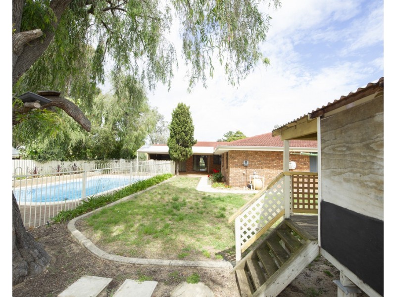 29 Whatman Way, Australind WA 6233