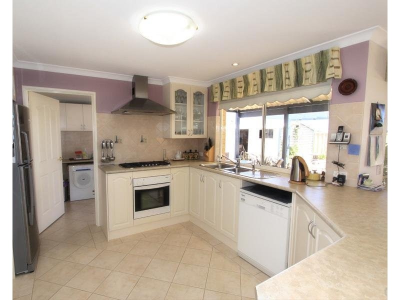 8 Howitt Way, Dalyellup WA 6230