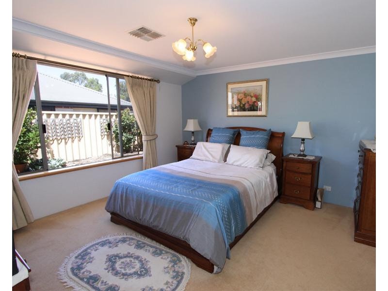 8 Howitt Way, Dalyellup WA 6230