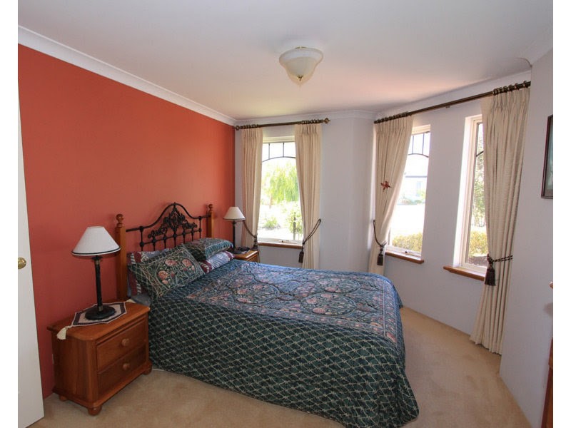 8 Howitt Way, Dalyellup WA 6230