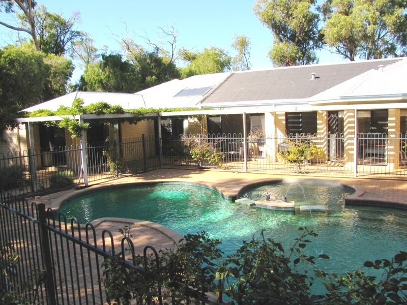 20 Wildflower Way, Leschenault WA 6233