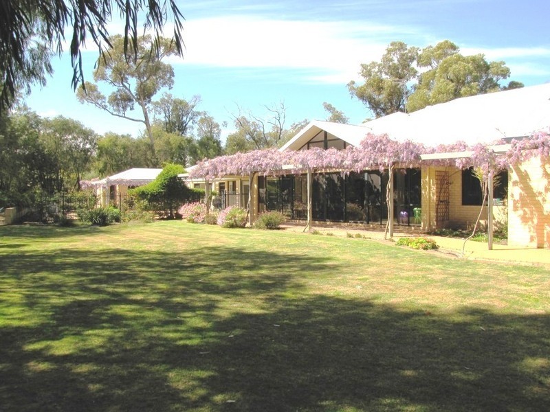 20 Wildflower Way, Leschenault WA 6233