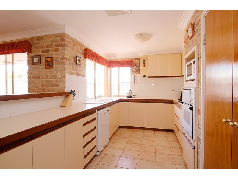 4 Batavia Place, Australind WA 6233