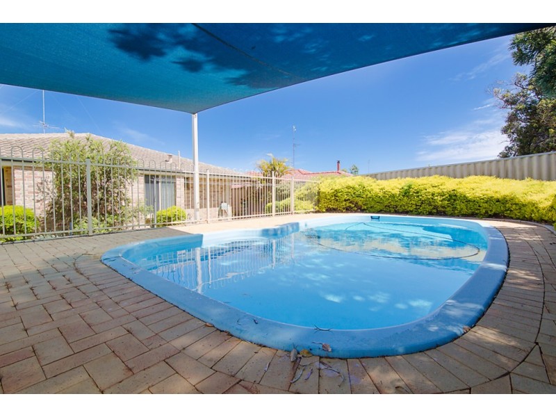 4 Batavia Place, Australind WA 6233