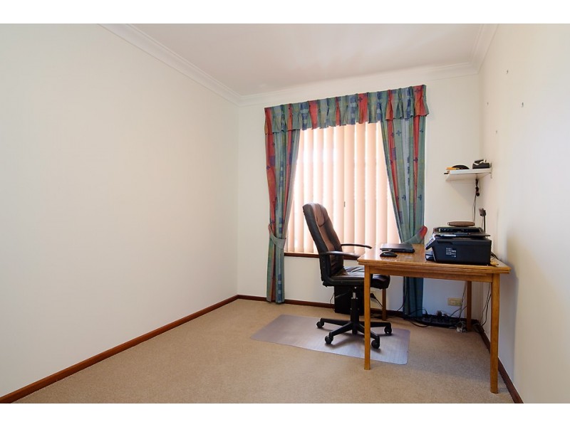 4 Batavia Place, Australind WA 6233