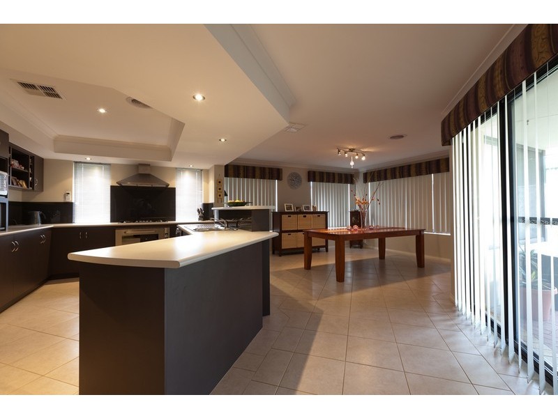 6 Isandra Bend, Glen Iris WA 6230