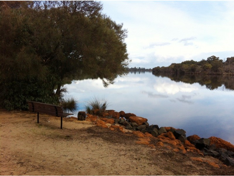 2/7 Hands Street, Eaton WA 6232