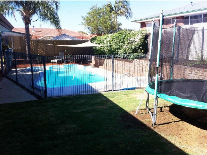 4 James Court, Eaton WA 6232