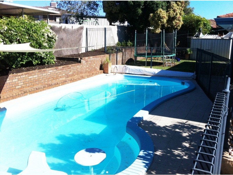 4 James Court, Eaton WA 6232