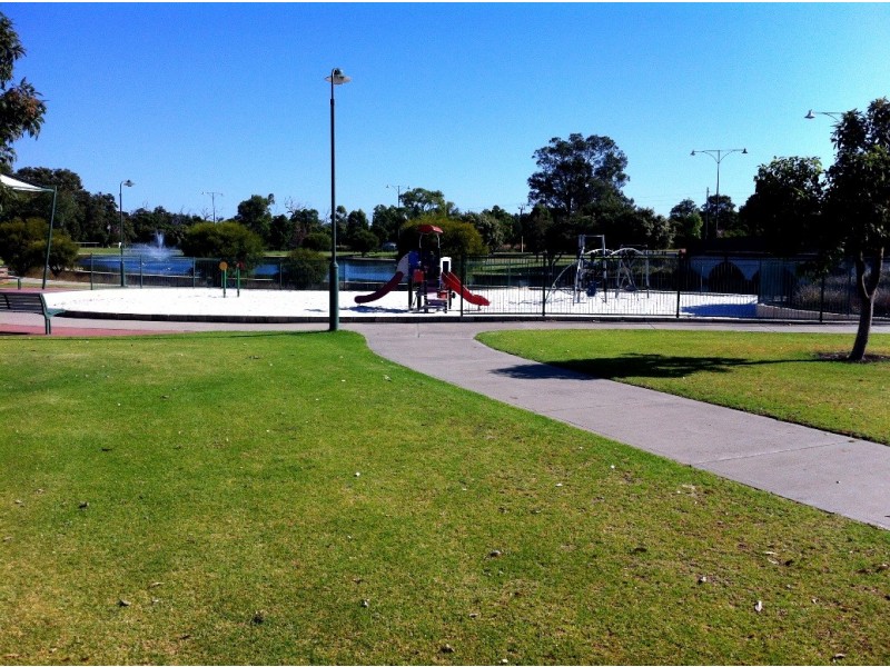 42 The Boulevard, Australind WA 6233