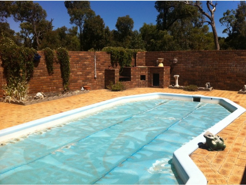 13 Crimp Crescent, Leschenault WA 6233