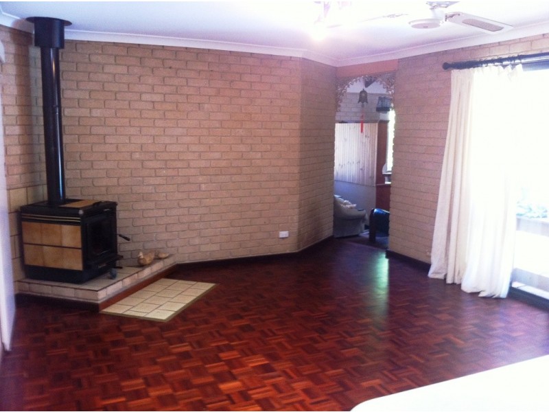 13 Crimp Crescent, Leschenault WA 6233