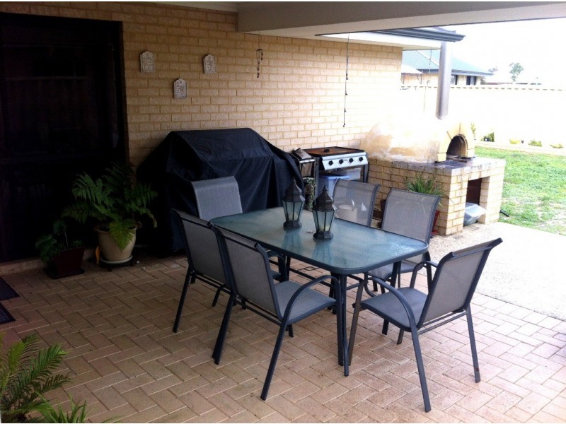 15 Clarence Crescent, Millbridge WA 6232