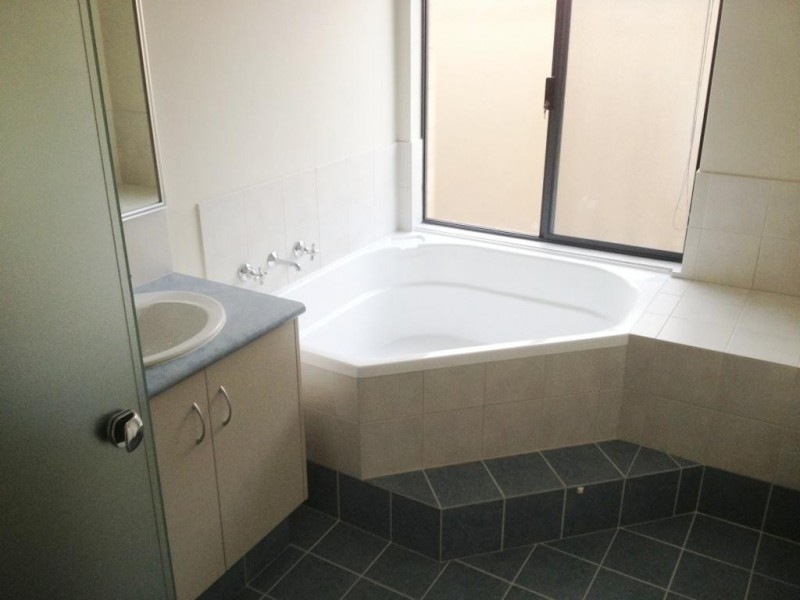 18 Blaxland Road, Dalyellup WA 6230